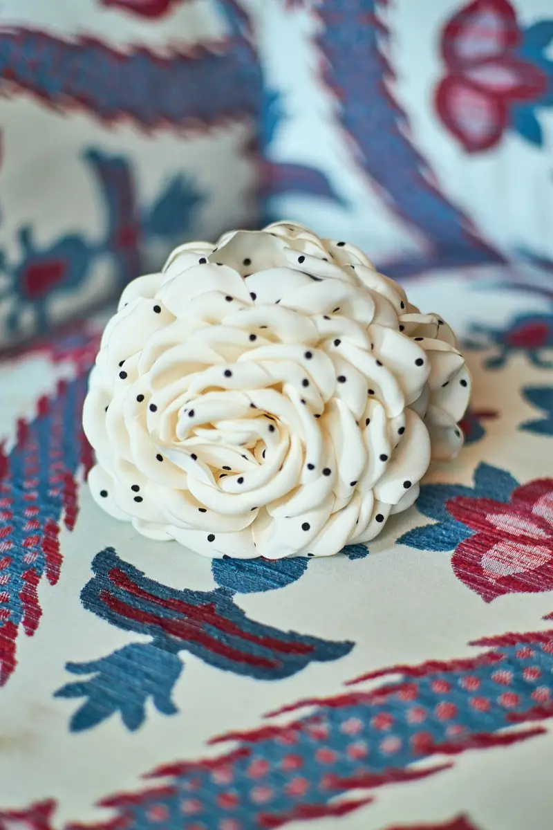 Black Colour - Bcvilla Mega Flower Hair Claw 6027 - Creme W. Dots