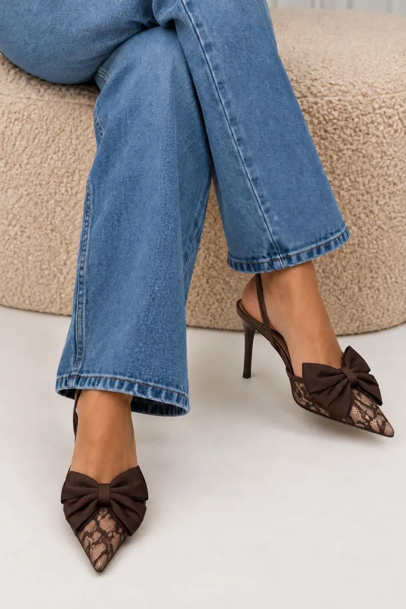Bloom - Rhododendron Stiletto - Brown
