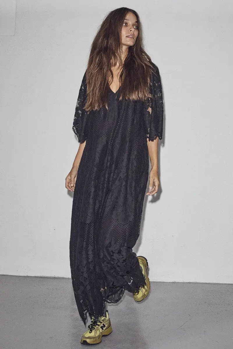 Haute L'Amitié - Curvey Lace Hem Dress HL10009 - Black