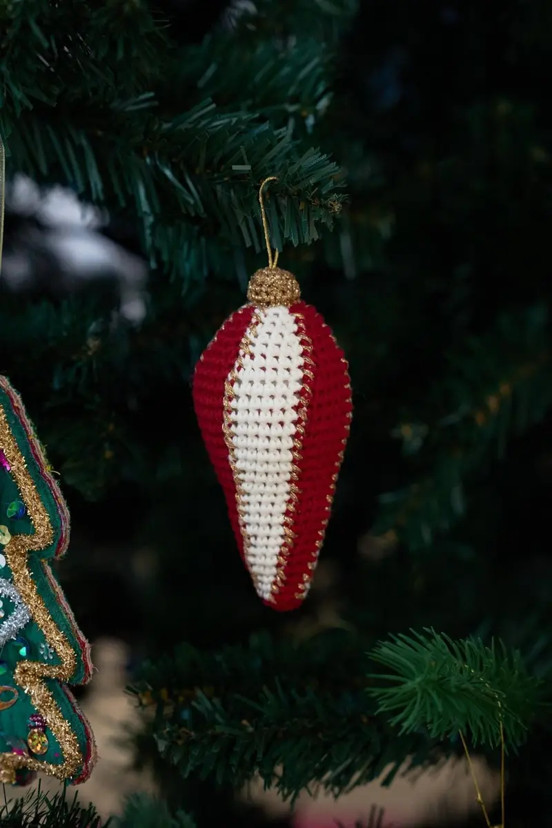 Lille Arv - Hæklet Julekugle Cone - Hvid/Rød