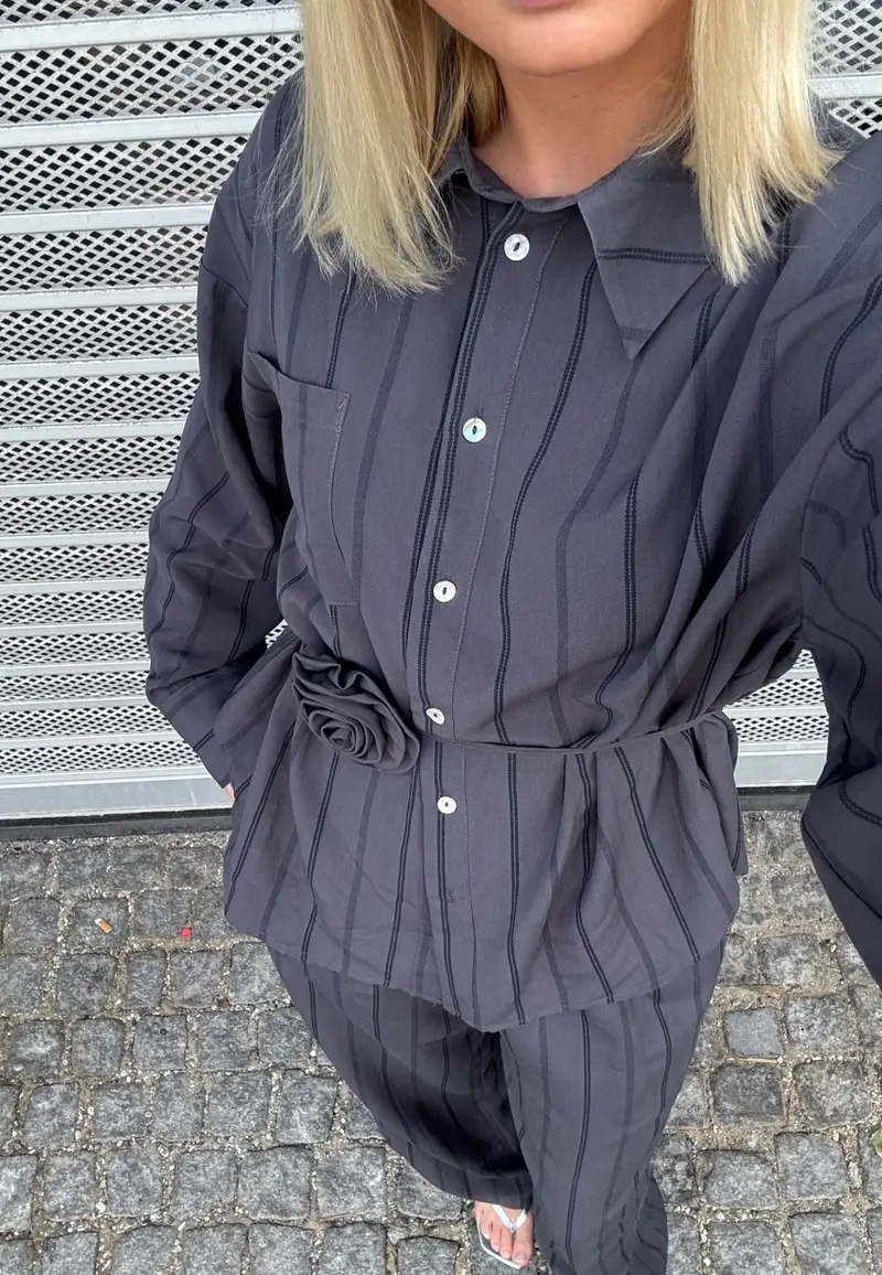 Love & Divine - Love1622 20223 - 053 - Grey Stripes