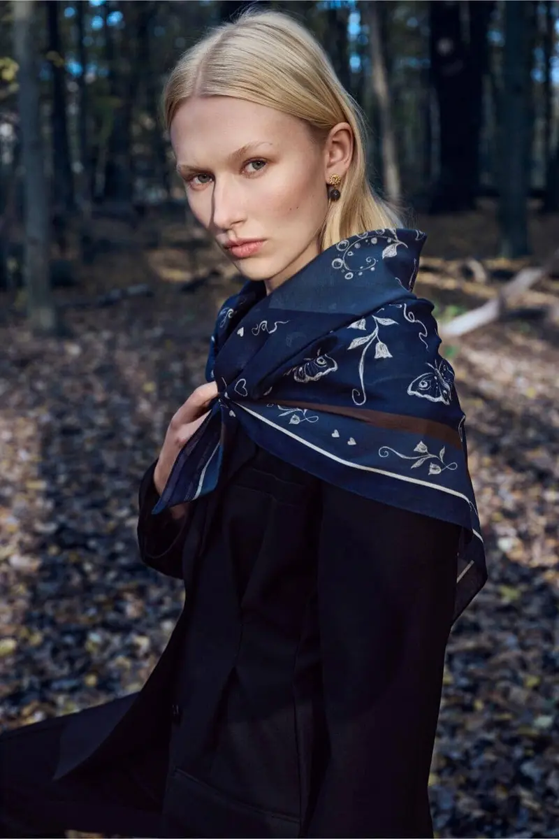 Maanesten - Olena Scarf 90x90 Navy - 4258