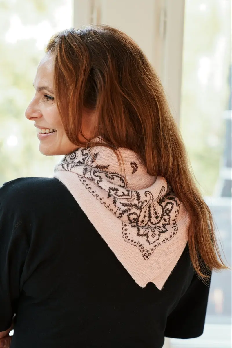 Neo Noir - Adelina Paisley Knit Scarf 169506 - 172 - Powder