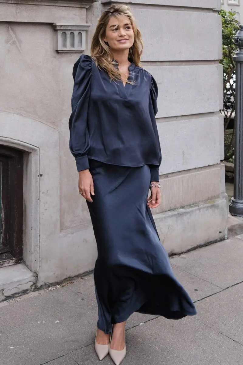 Neo Noir - Rosslyn Heavy Sateen Blouse - Midnight Blue