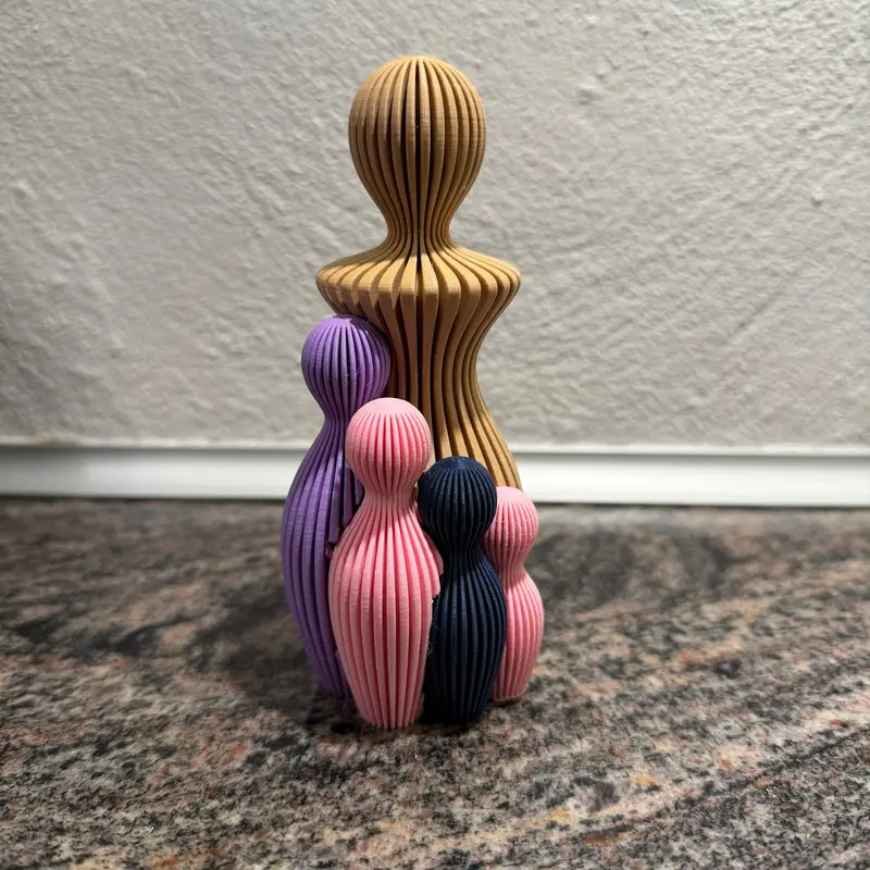 Sabre Mors dag skulptur med 4 børn