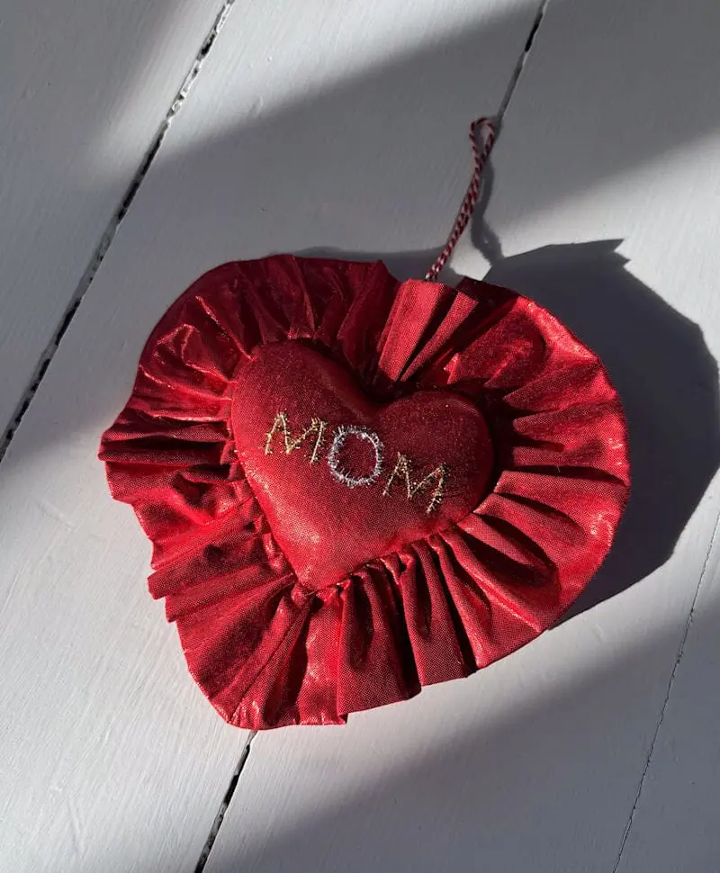 Sissel Edelbo - Ruffle Heart Ornament Se 2125 - Metallic Red
