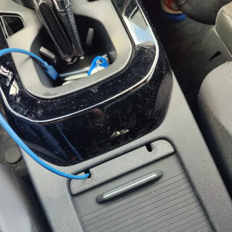 VW ID.3/ID.4 USB Kabelholder til Midterkonsol
